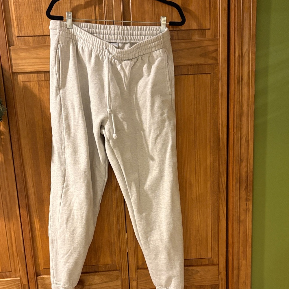 ARITZIA TNA light Gray boyfriend Sweatpants